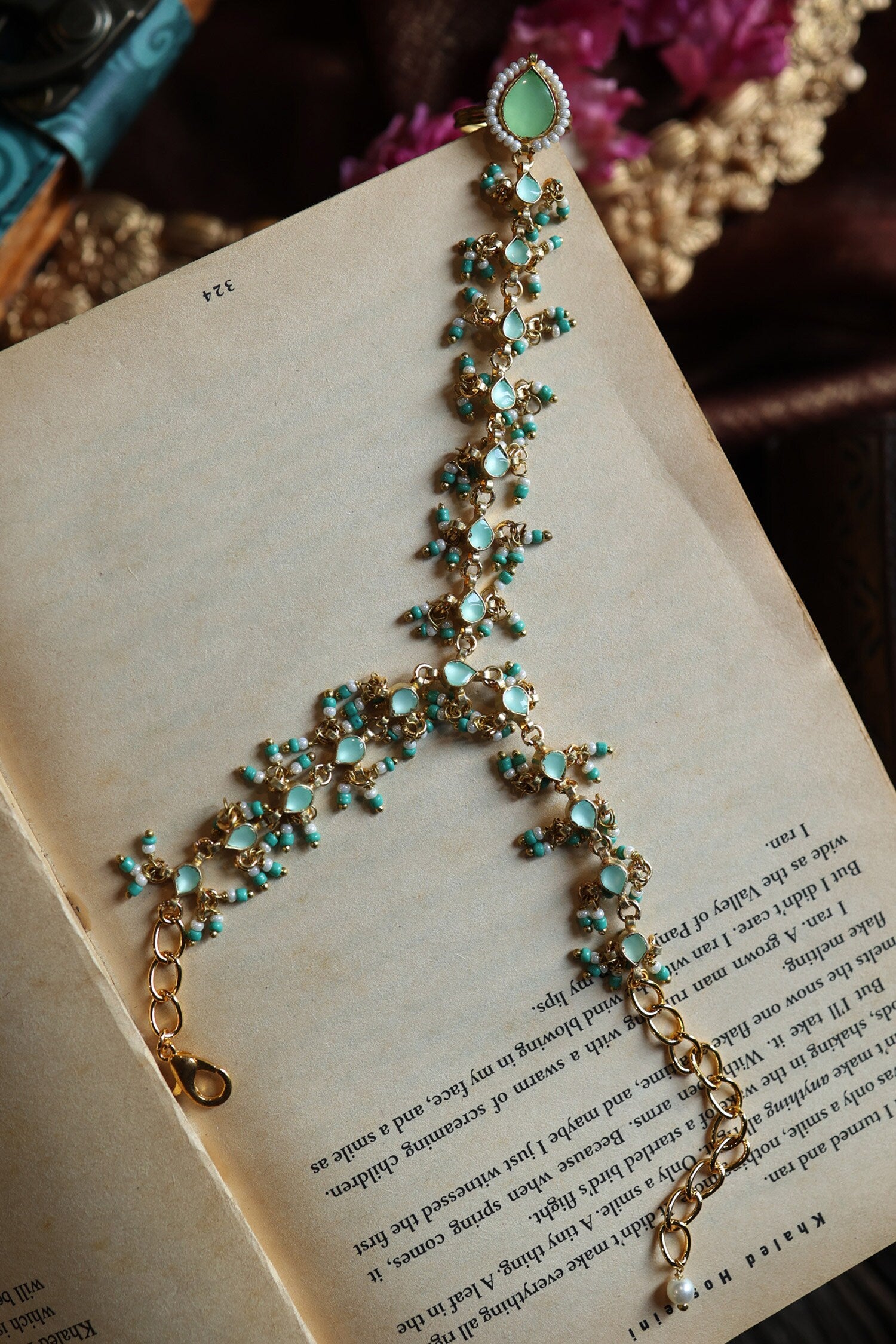 Kundan Pearl Embellished Haathphool 