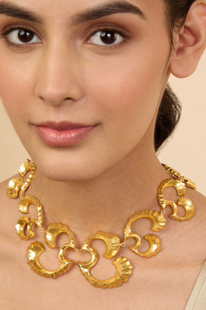 Gold Textured Coral Wave Choker 