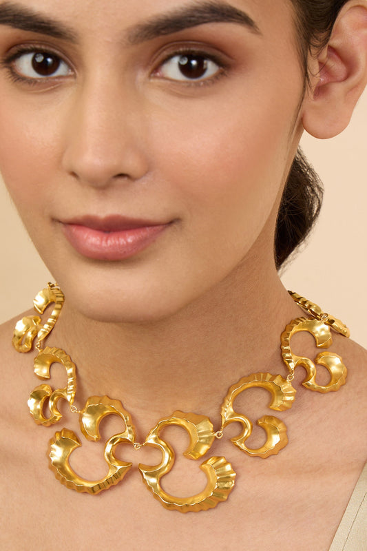 Gold Textured Coral Wave Choker 