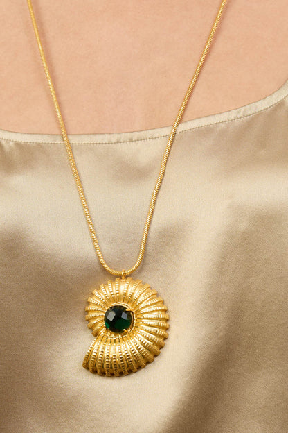 Gold Shell Motif Pendant Necklace 