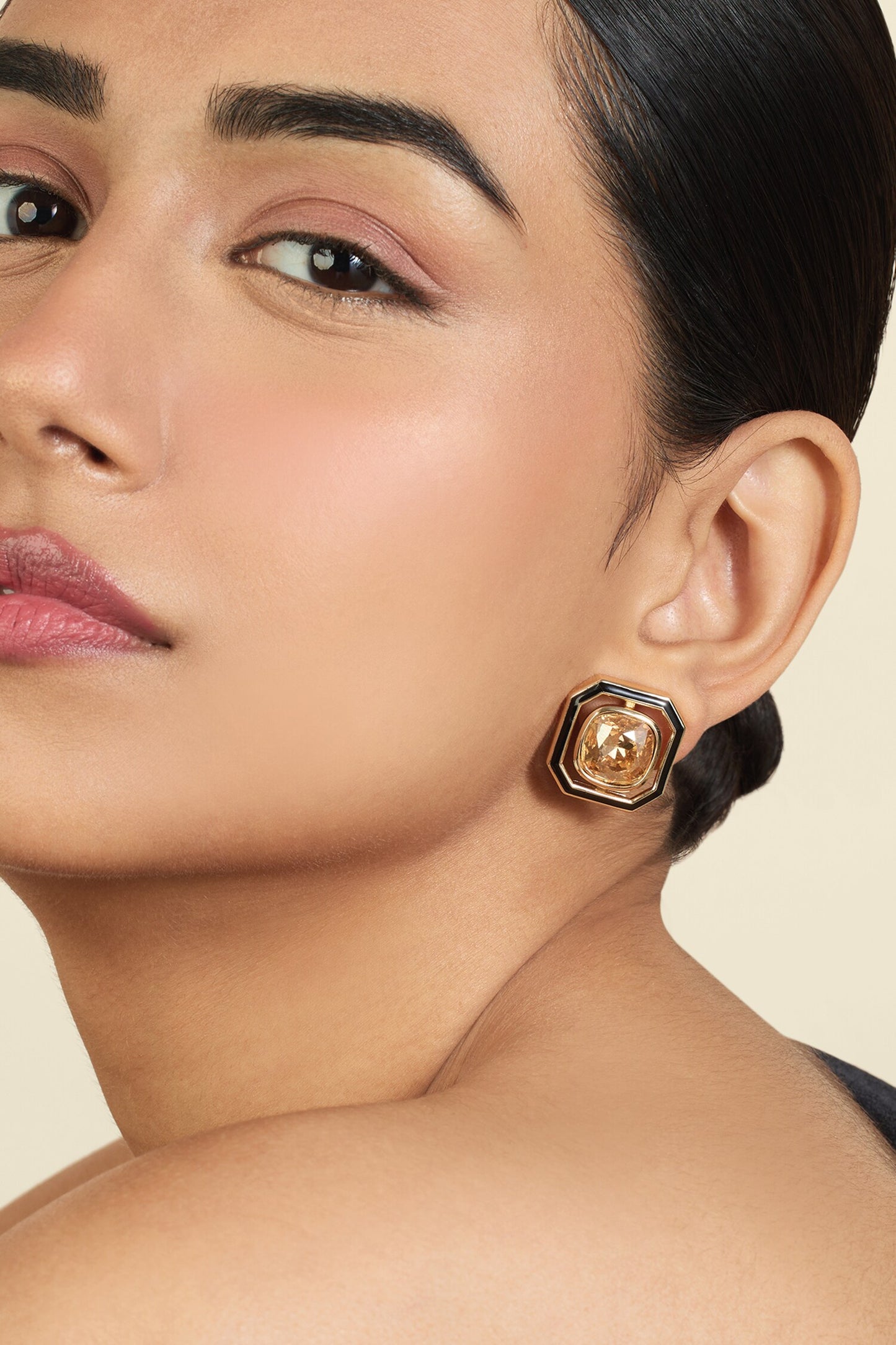Cutwork Gold Stud Earrings 