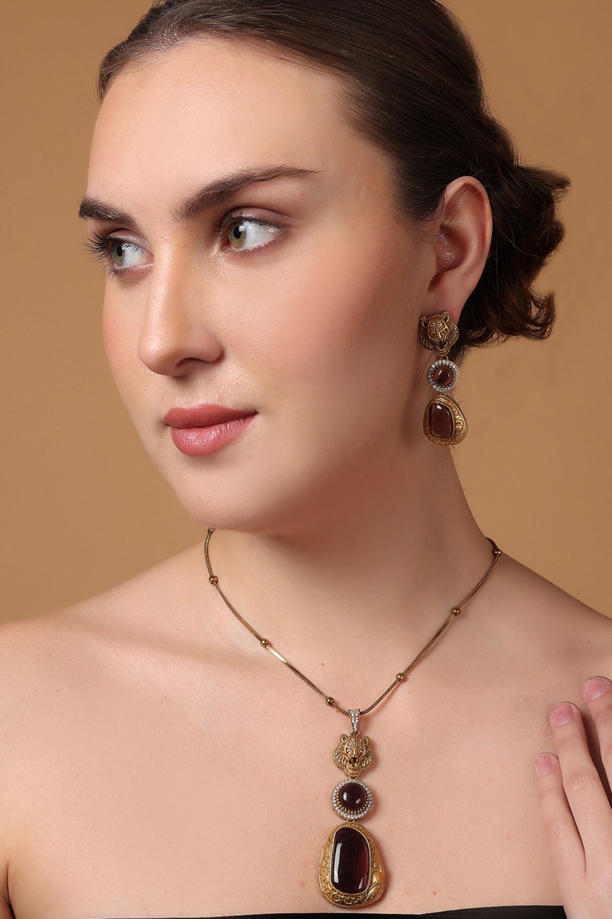 Designer Tiger Pendant Necklace Set 