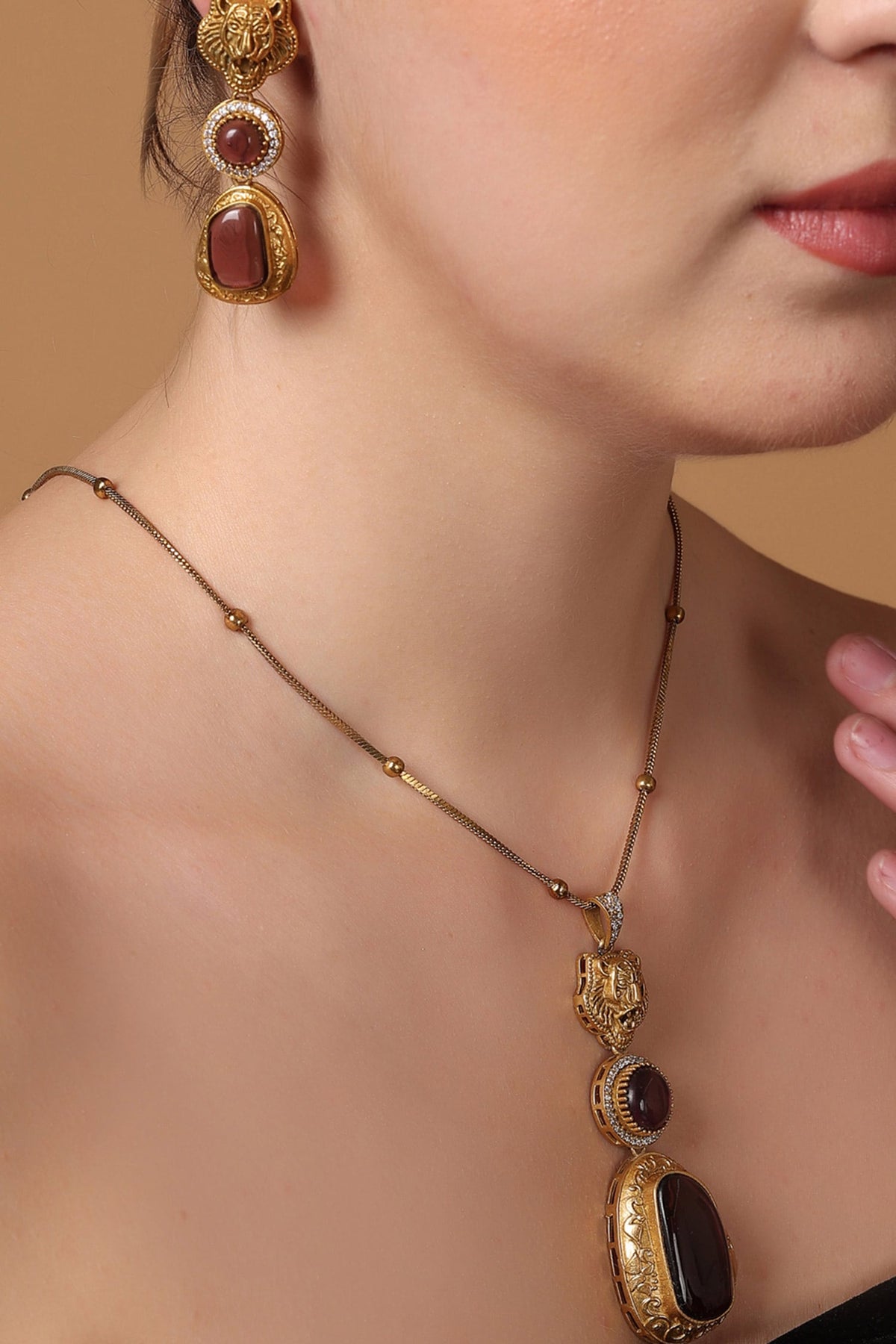 Designer Tiger Pendant Necklace Set 
