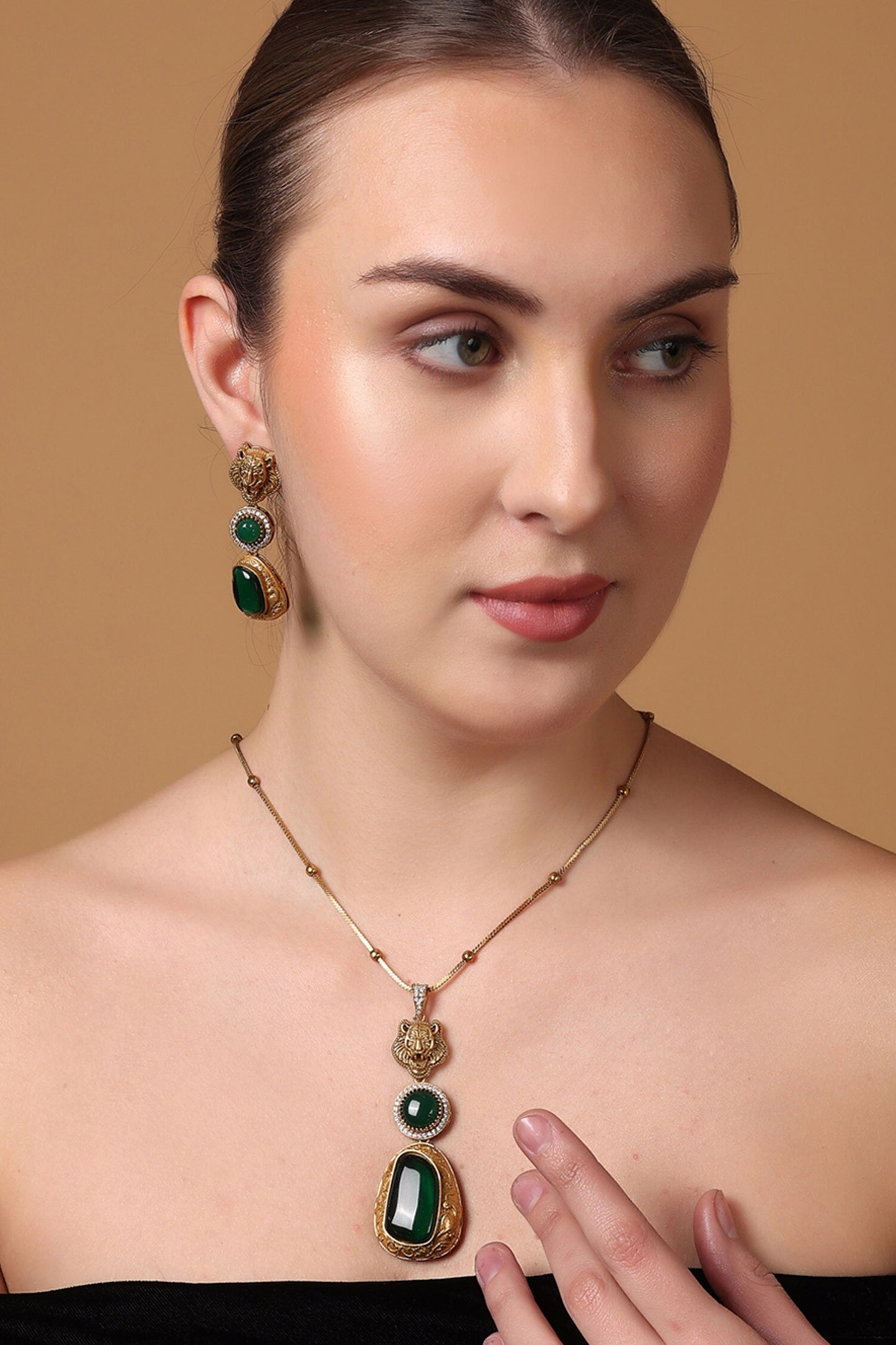 Tiger Design Pendant Necklace Set 