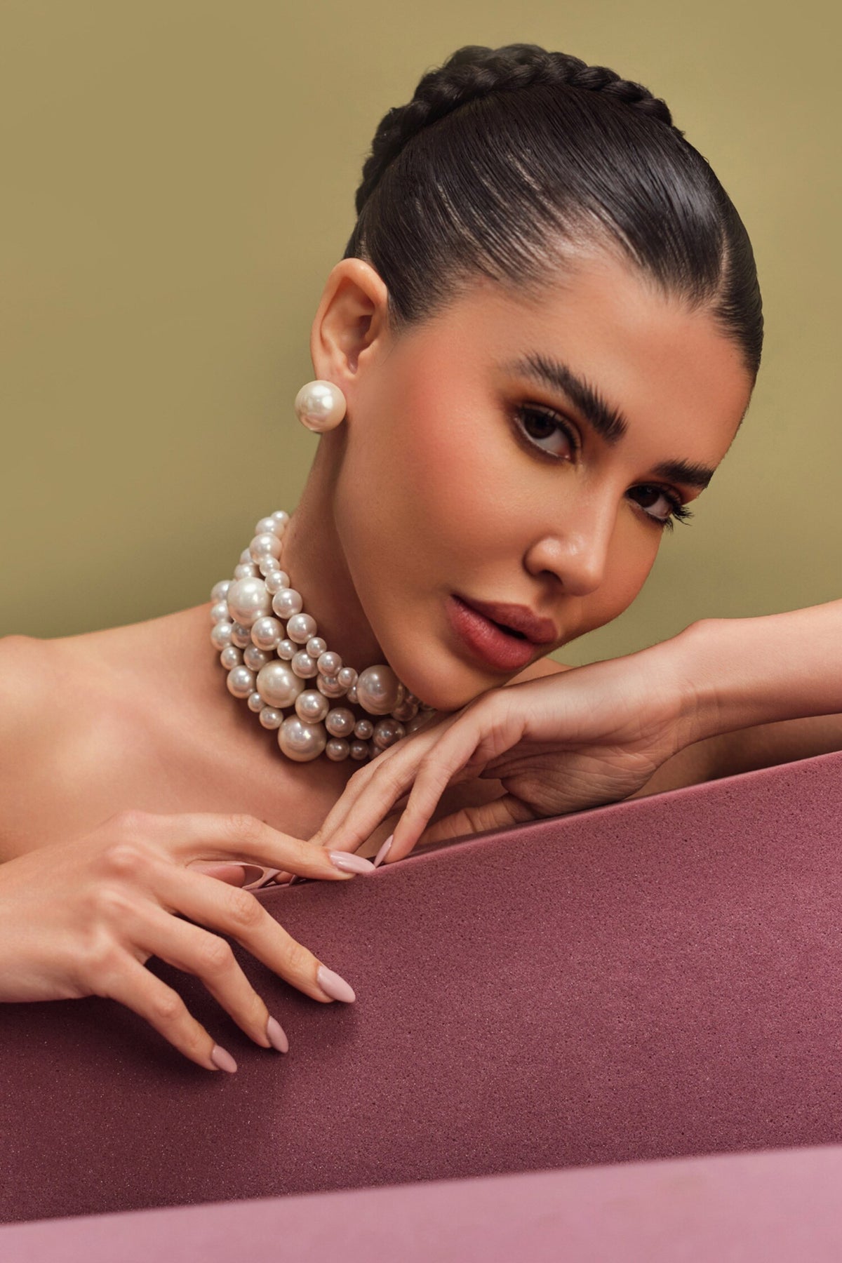 Layered Pearl Choker Necklace 
