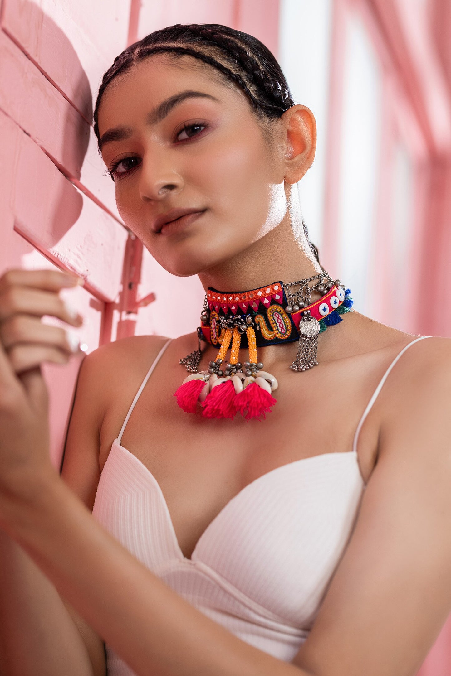 Passie Thread Embellished Choker 