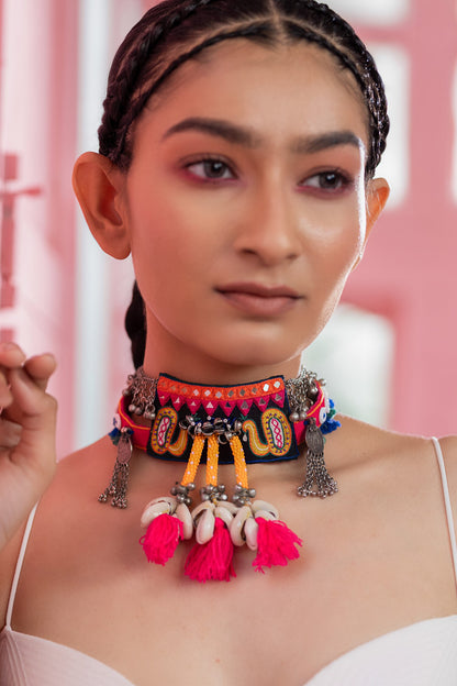 Passie Thread Embellished Choker 