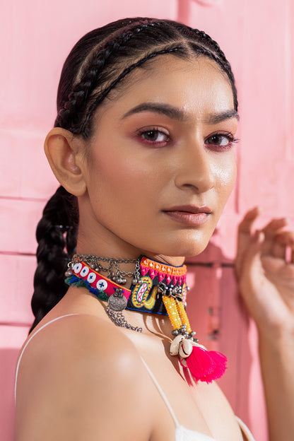 Passie Thread Embellished Choker 