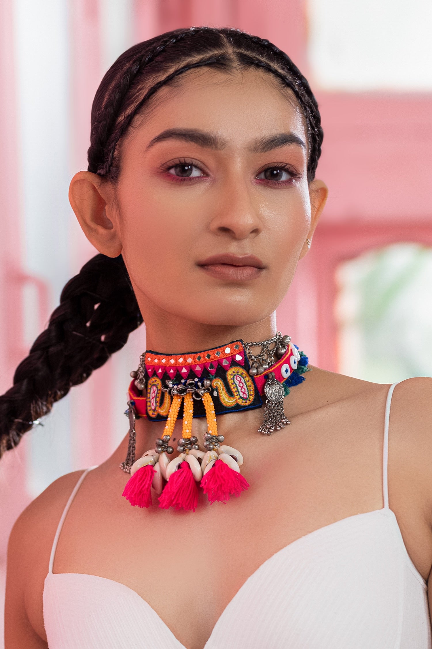 Passie Thread Embellished Choker 