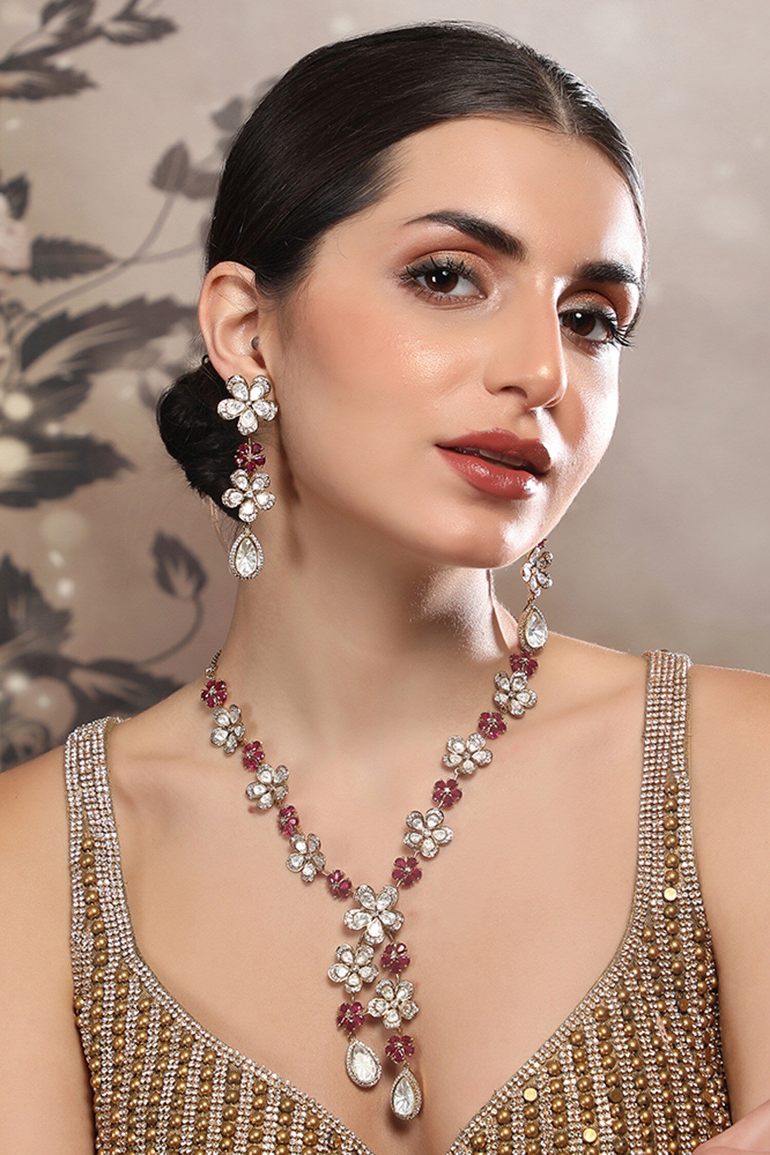 Floral Shaped Pendant Necklace Set 