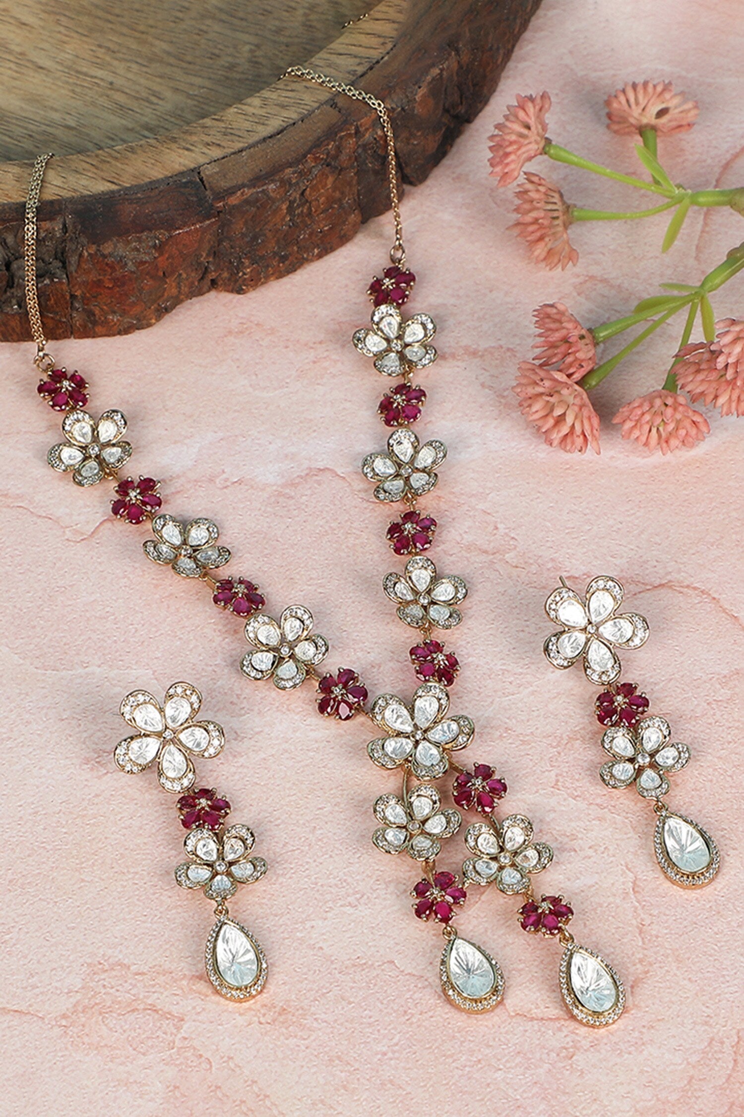 Floral Shaped Pendant Necklace Set 