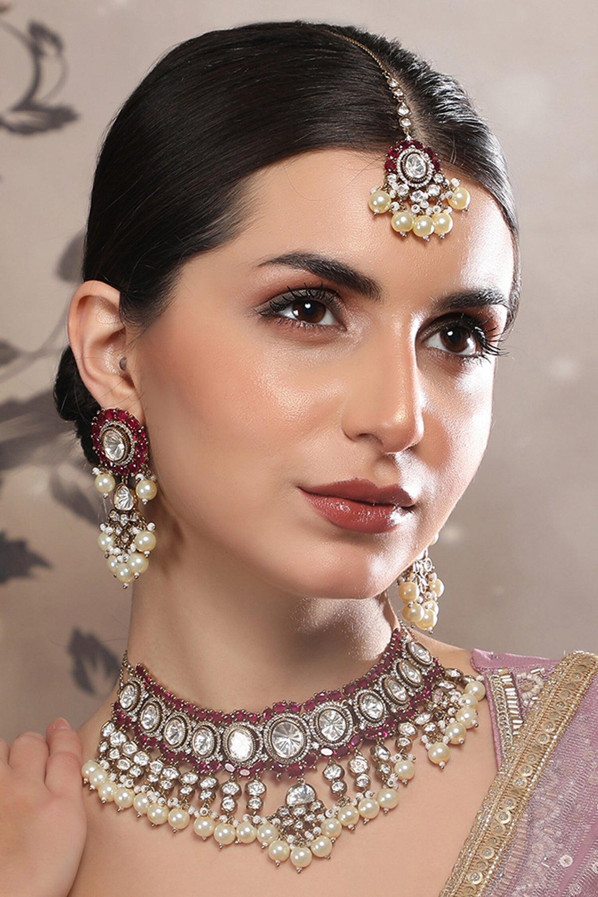 Gold Finish Kundan Necklace Set 