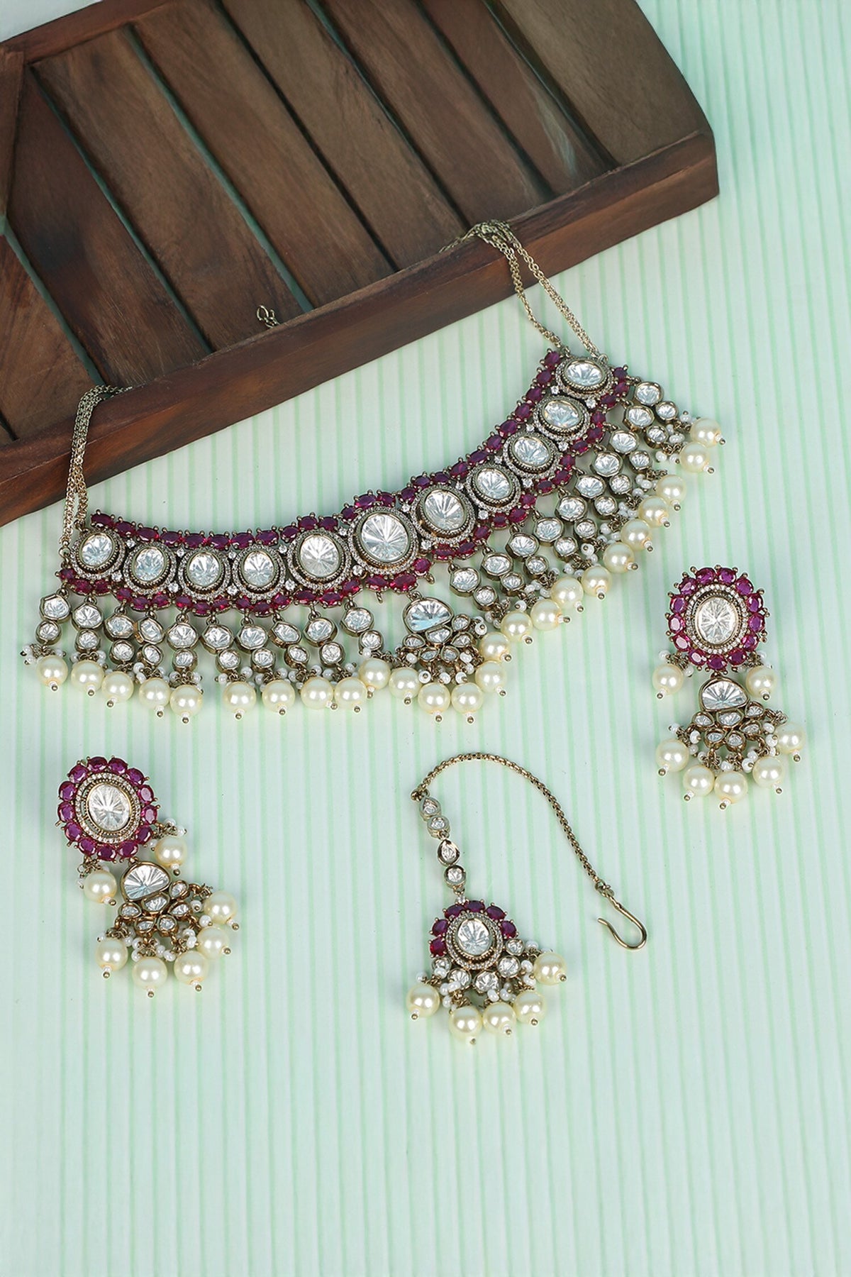 Gold Finish Kundan Necklace Set 