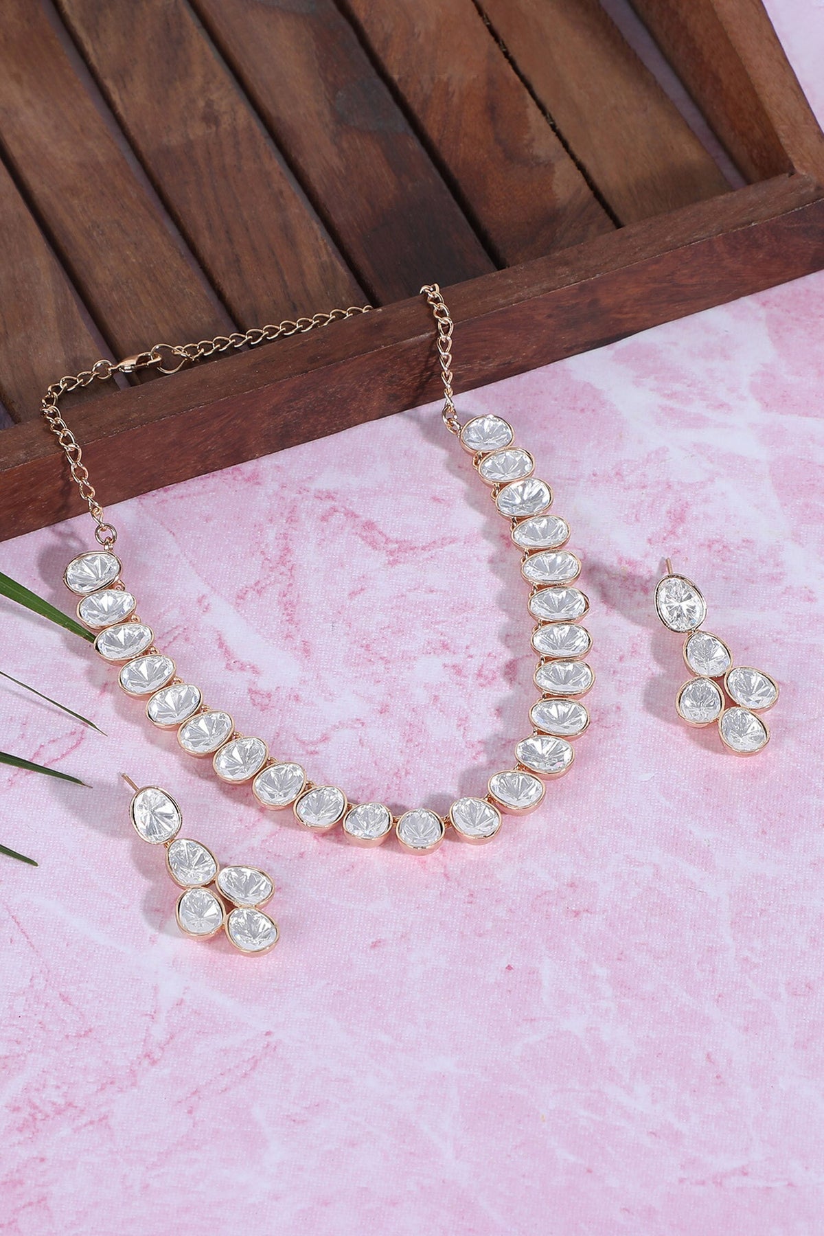 Kundan Embellished Necklace & Earring Set 