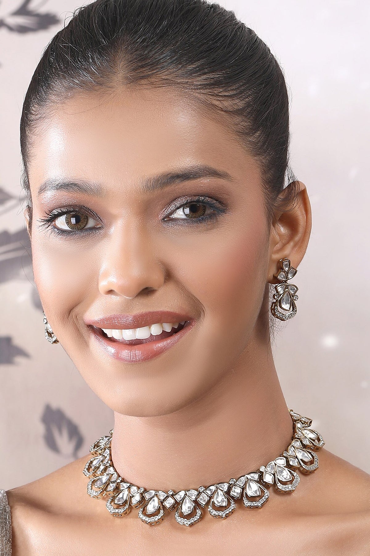 Kundan Embellished Necklace & Earring Set 