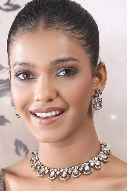 Kundan Embellished Necklace & Earring Set 