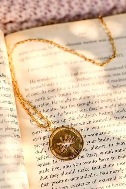 Abstract Root Core Cutwork Pendant Necklace 