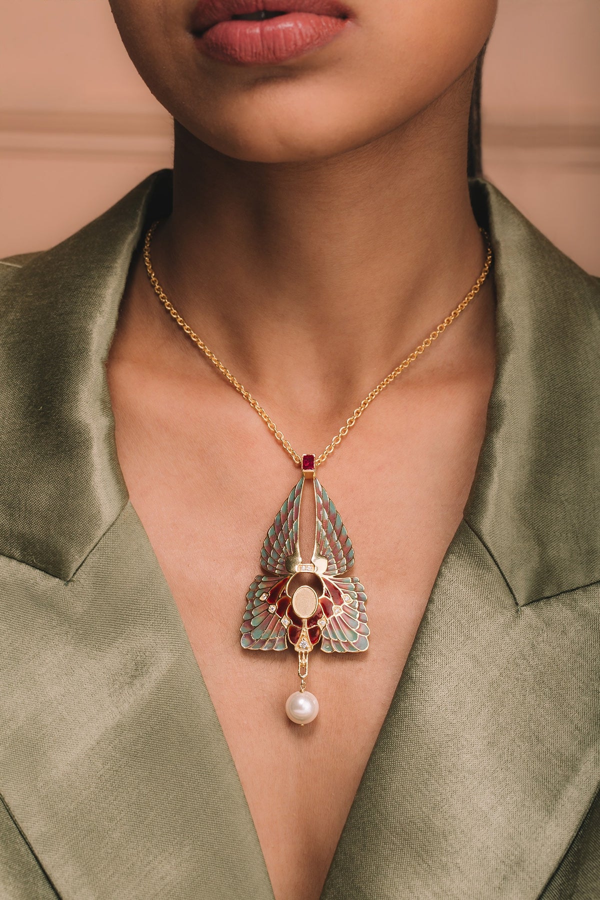 Wolfer Muse Pendant Necklace 