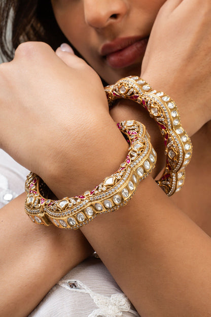 Stone Studded Scallop Bangle 