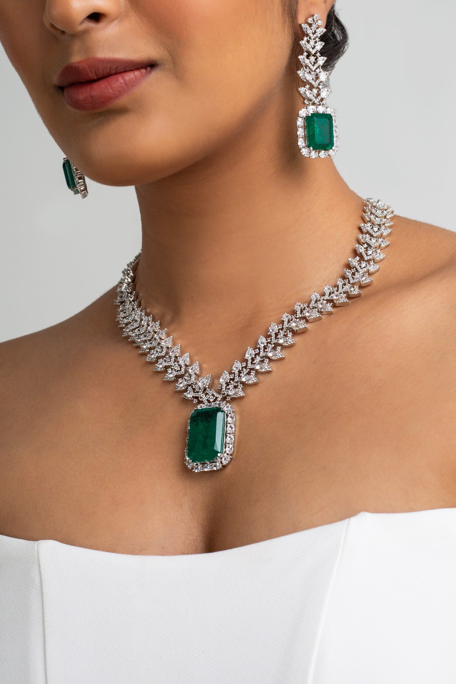 Green Stone Embellished Necklace Set 