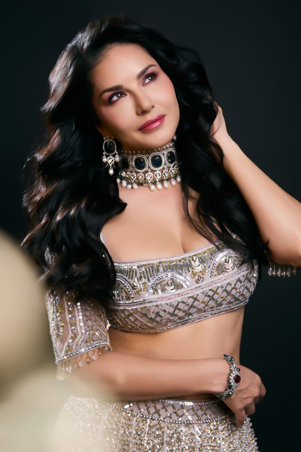 Carved Saphire Stone Embellished Choker Set 