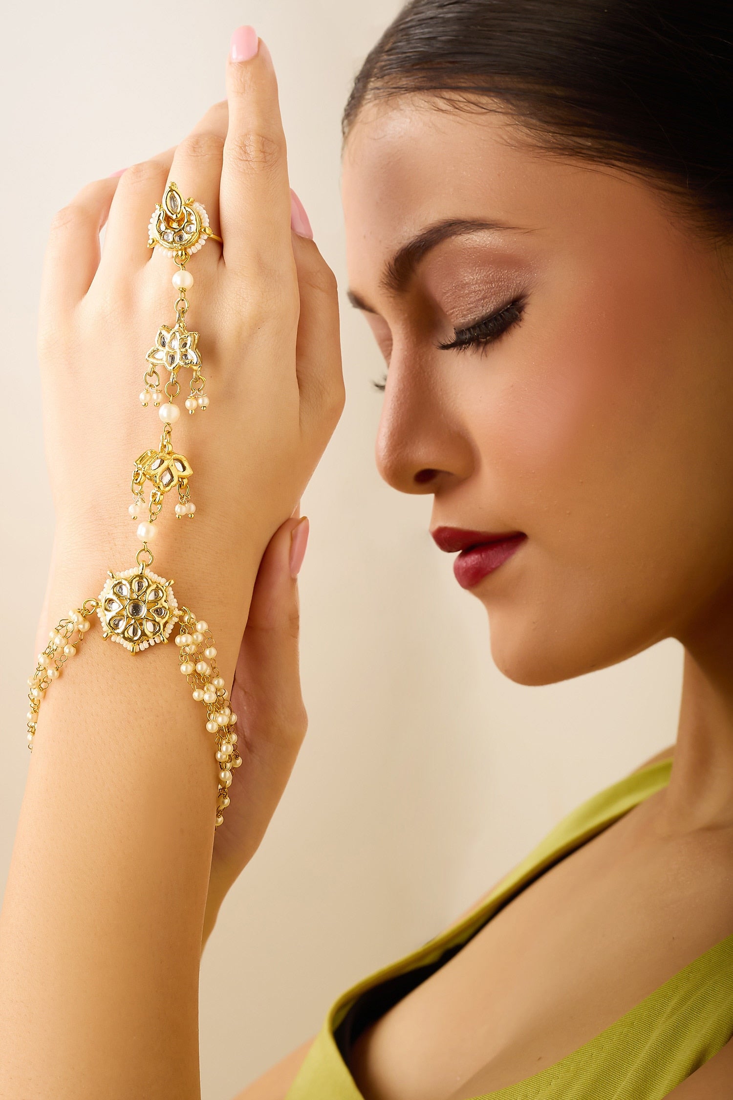 Natural Stone Pearl Haathphool 