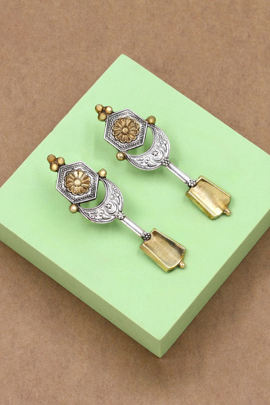Geometric Carved Dangler Earrings 