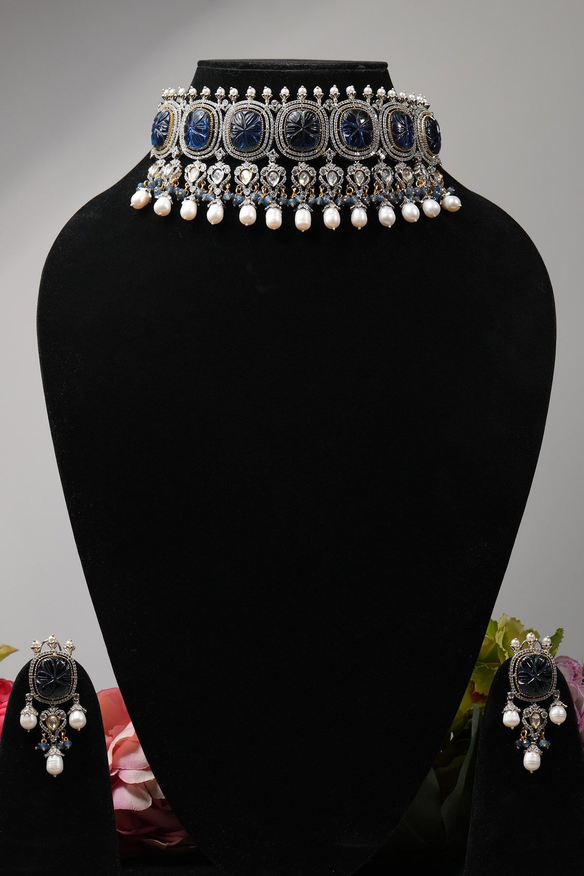 Carved Saphire Stone Embellished Choker Set 