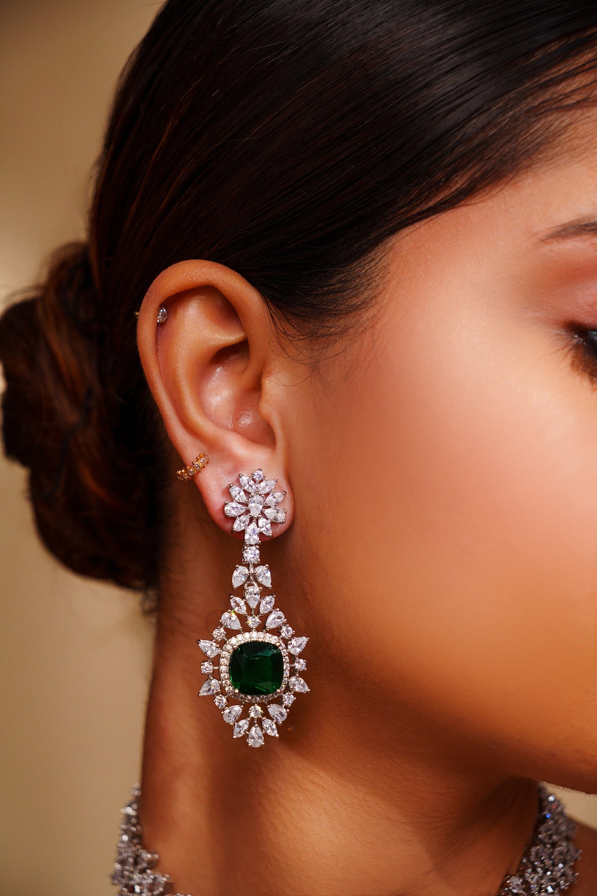 Diamond Choker Set With Emerald Stone 