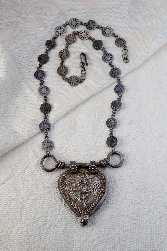 Tribal Motif Long Pendant Necklace 