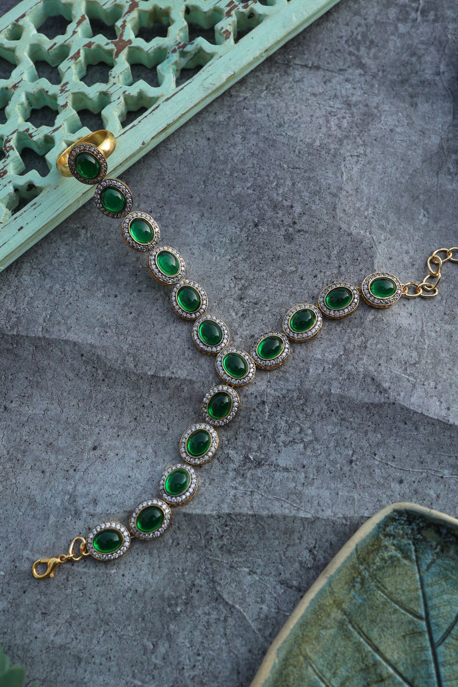 Green Stone Hathphool 