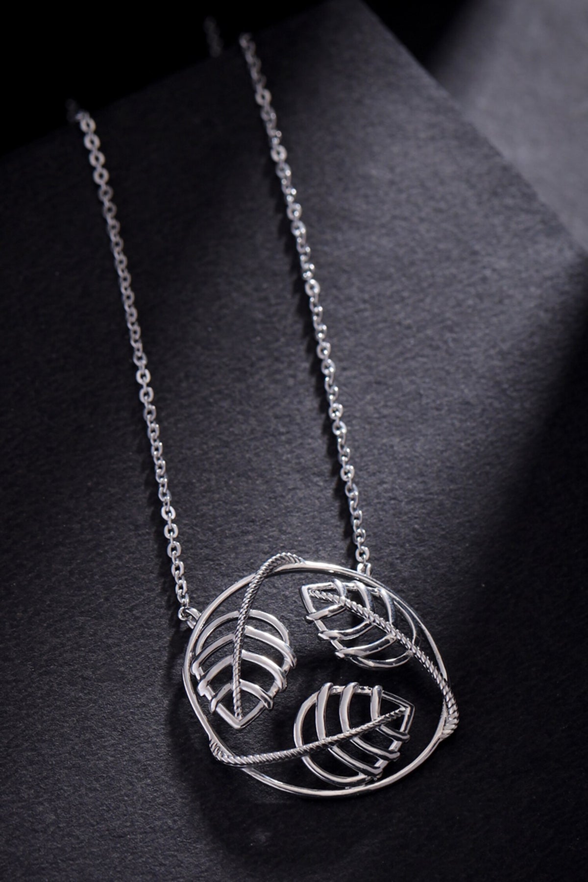 Leaf Design Sterling Silver Pendant Necklace 