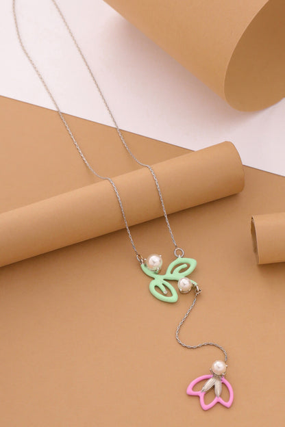 Contemporary Pendant Necklace With Pearls 