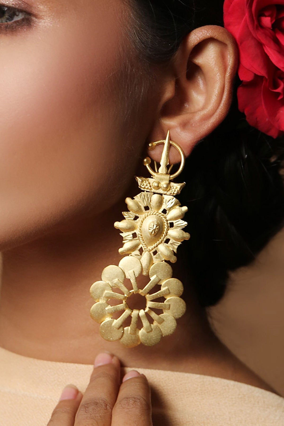 Gold Dangling Earrings 