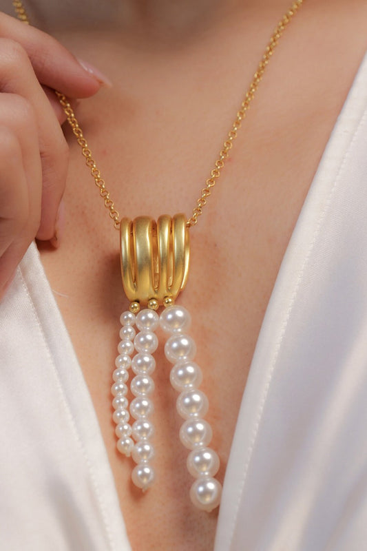 Scent of the Sea Pearl Pendant Necklace 