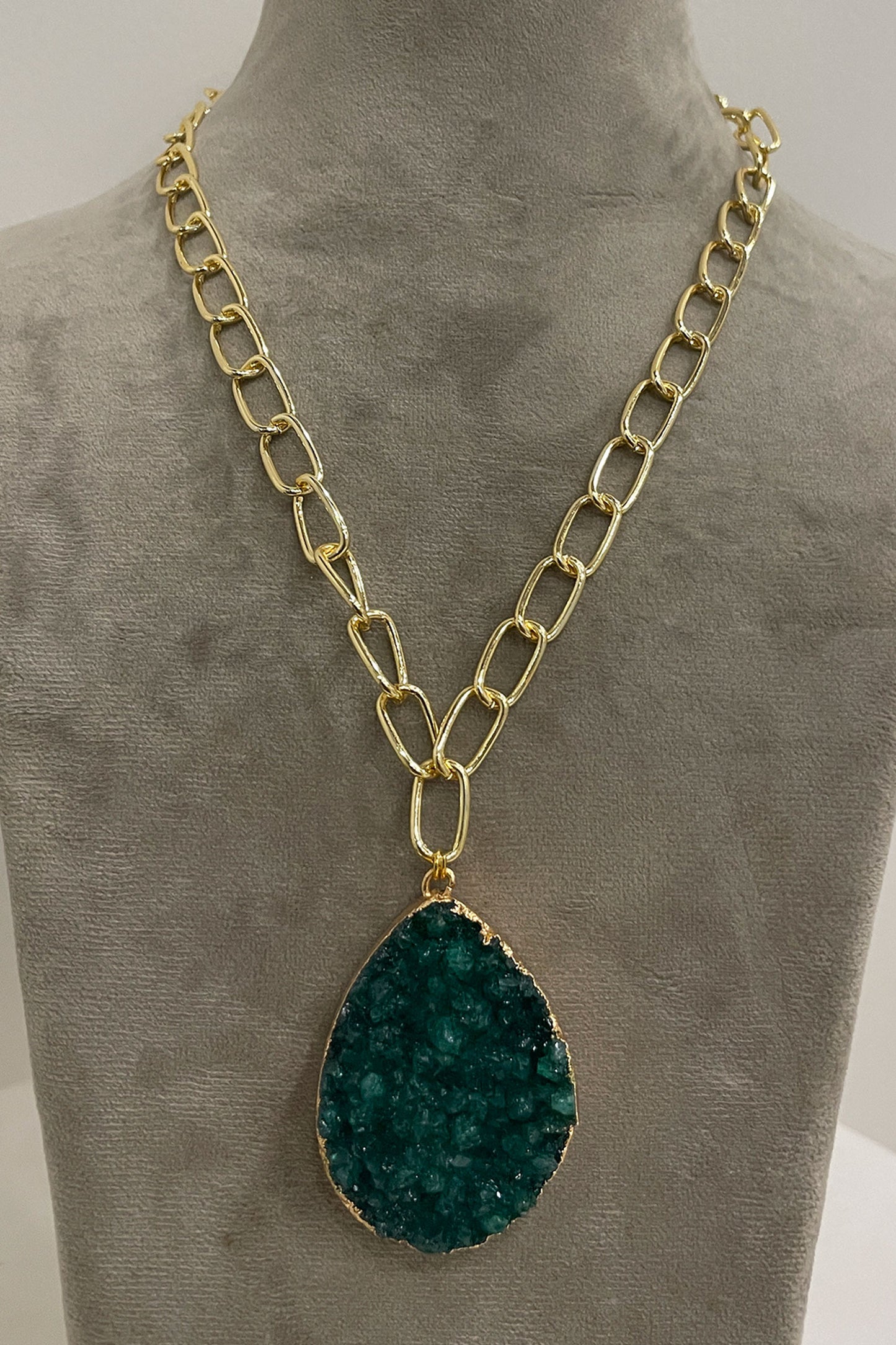 Green Pendant Necklace 