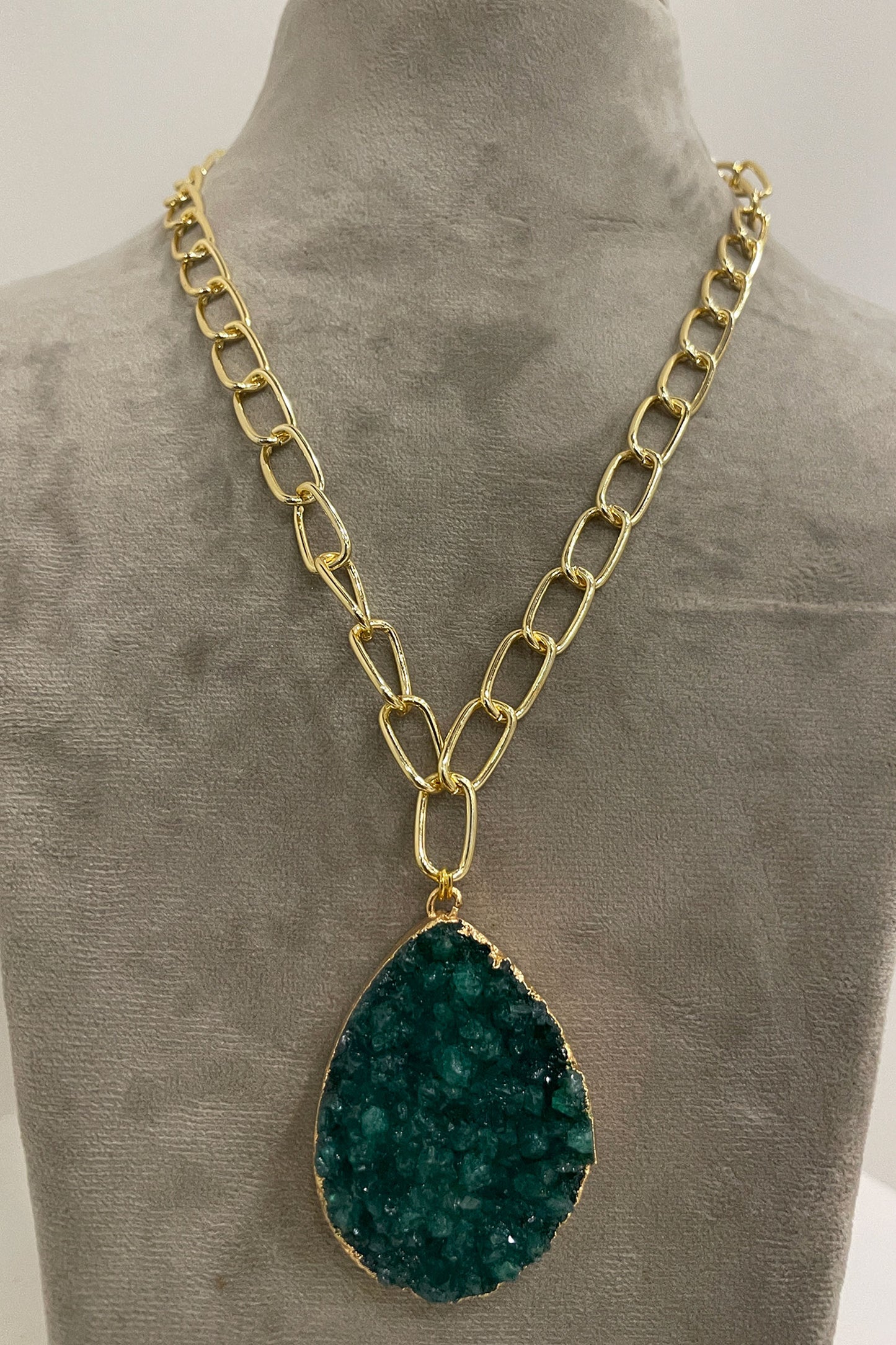 Green Pendant Necklace 
