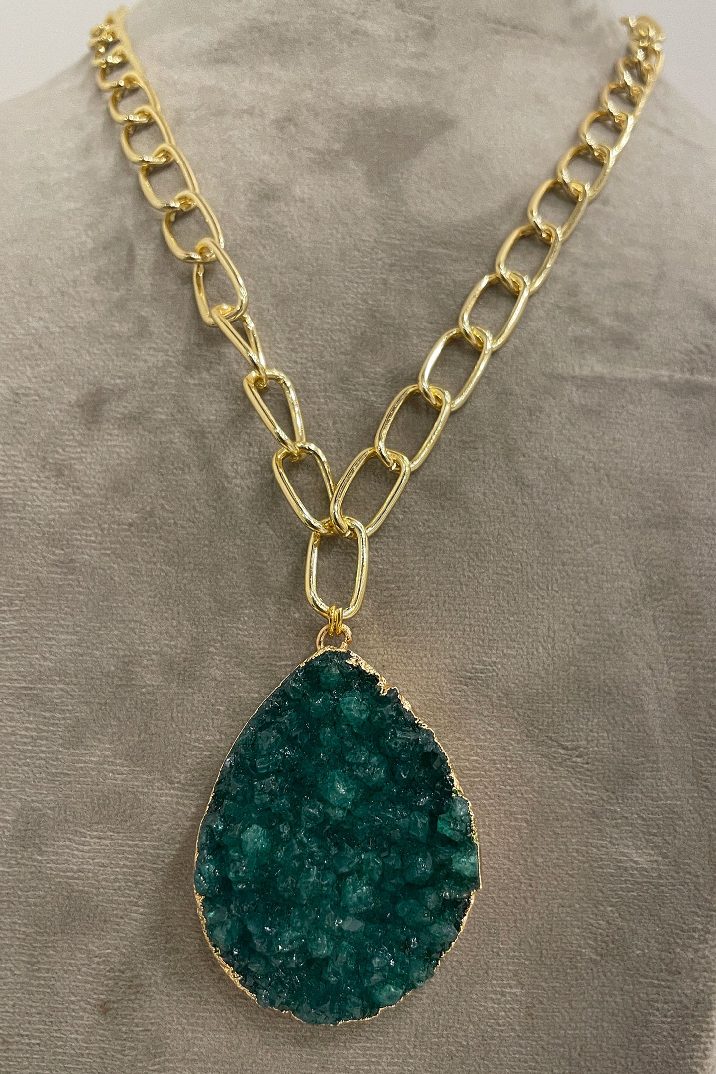 Green Pendant Necklace 