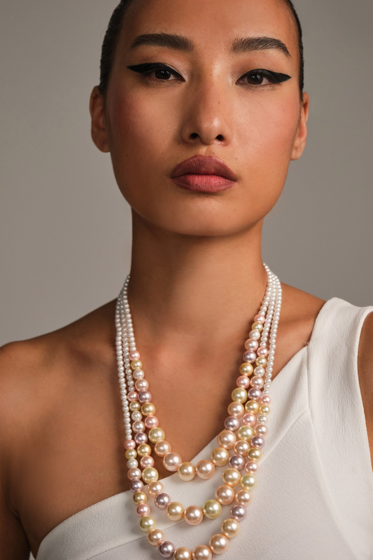 Multicoloured Layered Pearl Necklace 