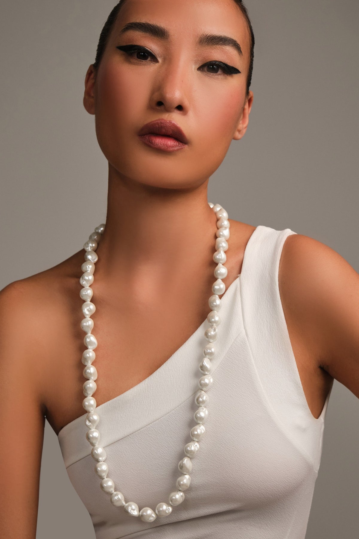 Rocky Statement Pearl Necklace 