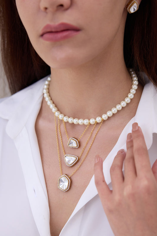 Zaira Choker with Pearl and Gold Finish 
