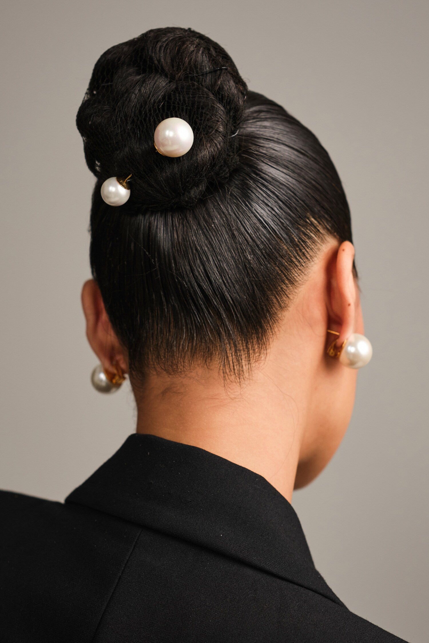 The Raya Pearl Brooch 