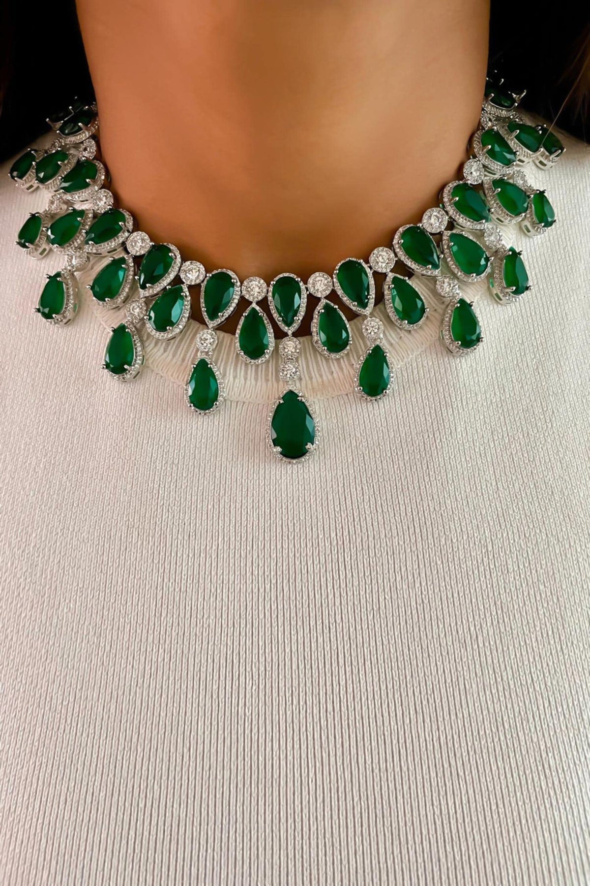 Emerald Diamond Stones Infinity Necklace Set 