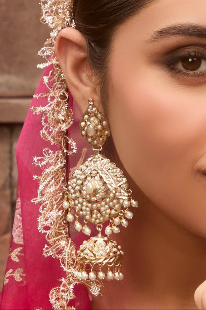 Elegant White Jadau Earrings with Pearls 