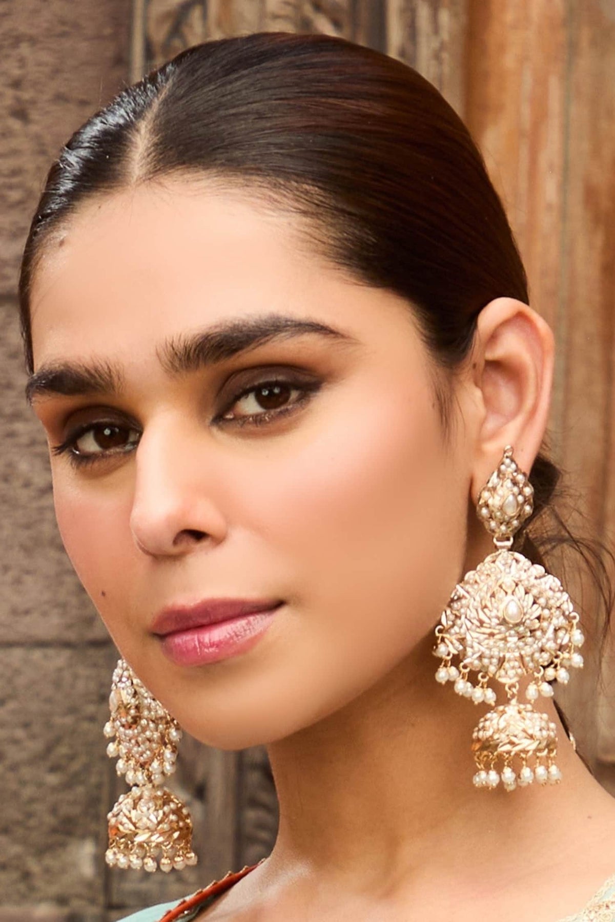Elegant White Jadau Earrings with Pearls 