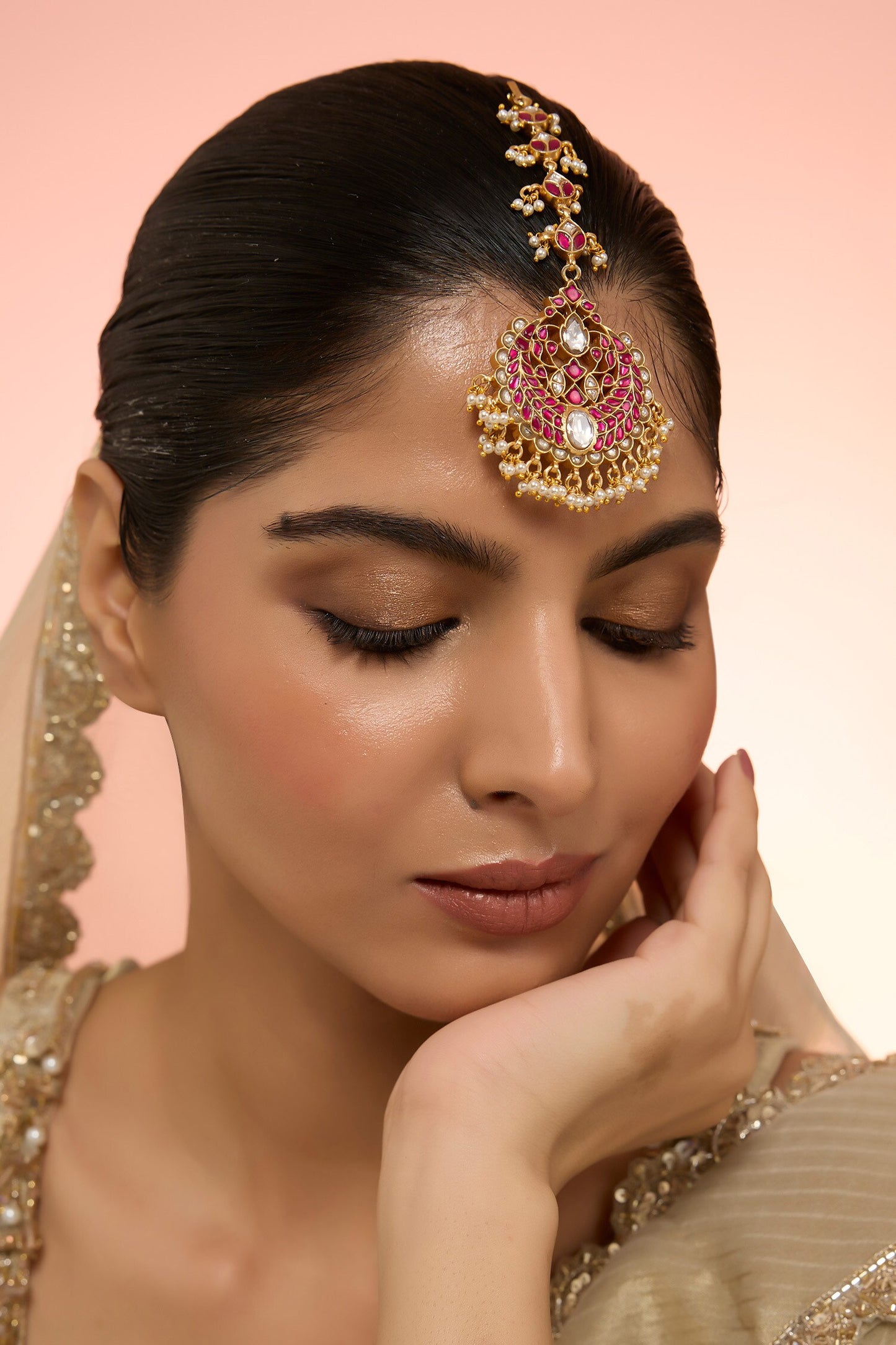 Guroor Kundan Maangtikka 