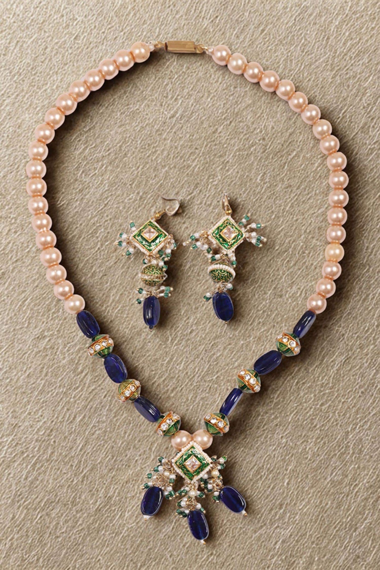 Aasmaani Husn Necklace with Earring 