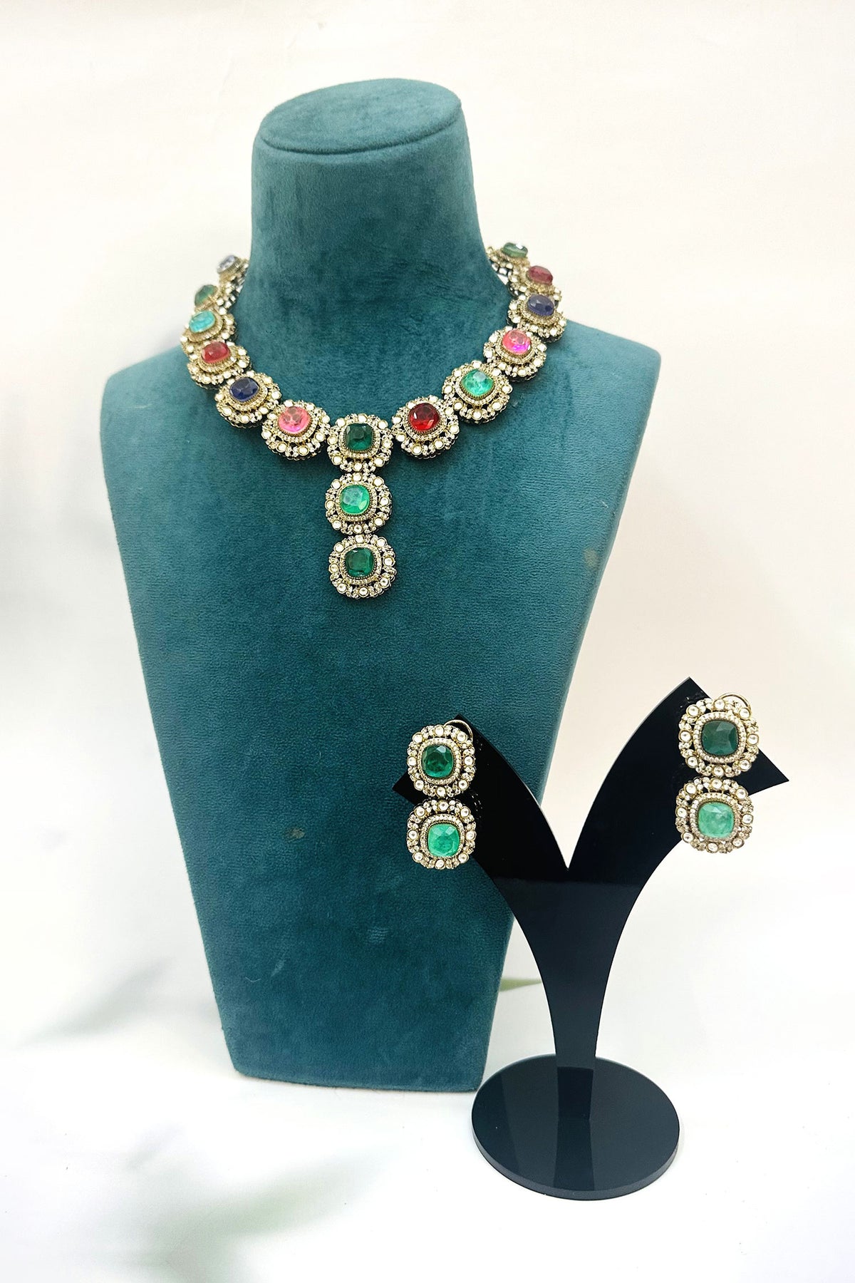 Moti Mahal Necklace Set 