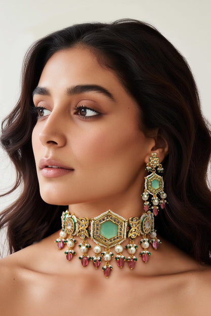 Gold Finish Kundan Necklace Set 