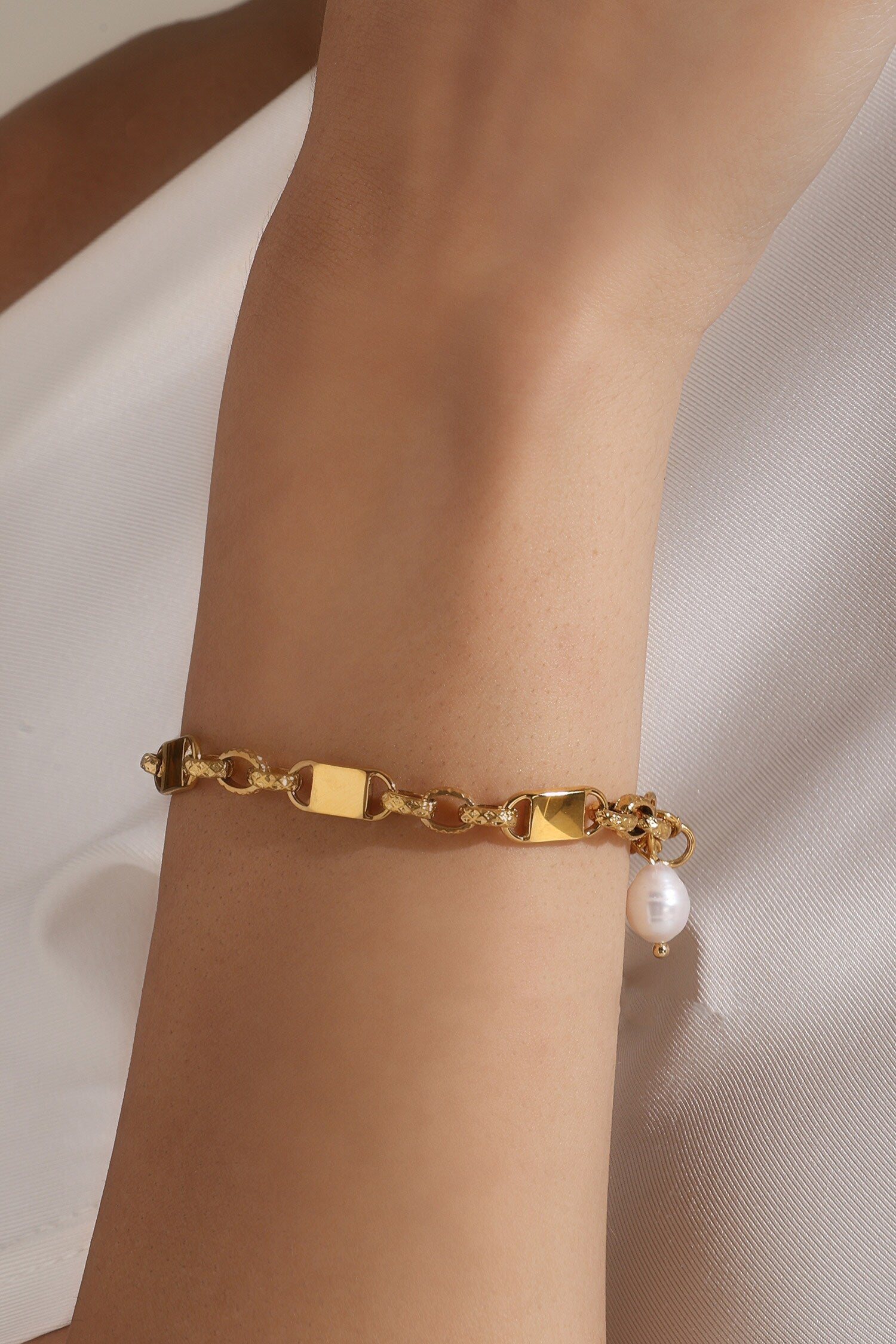 Minimalist Radiance Bracelet 